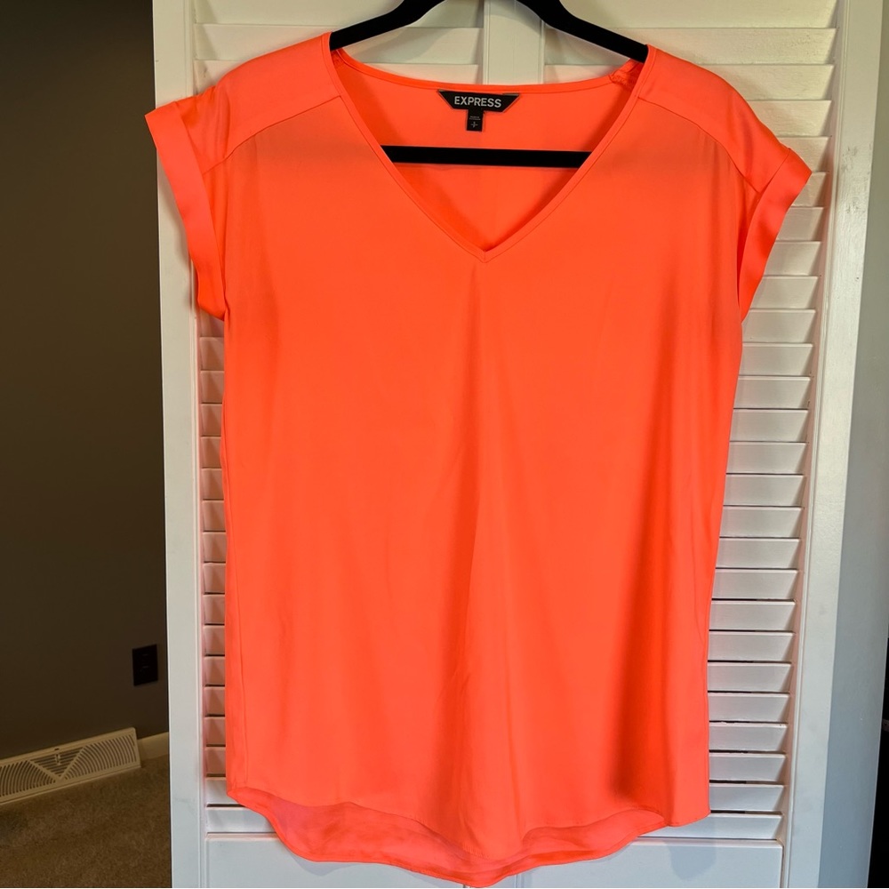Express V-Neck Short Cuff Sleeve Gramercy Top